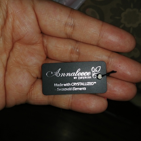 Annaleece by Devries Stingray Necklace - Picture 7 of 13